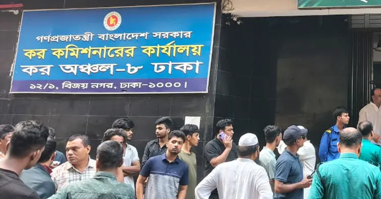 রাজধানীতে কর কমিশনের ভবনে আগুন